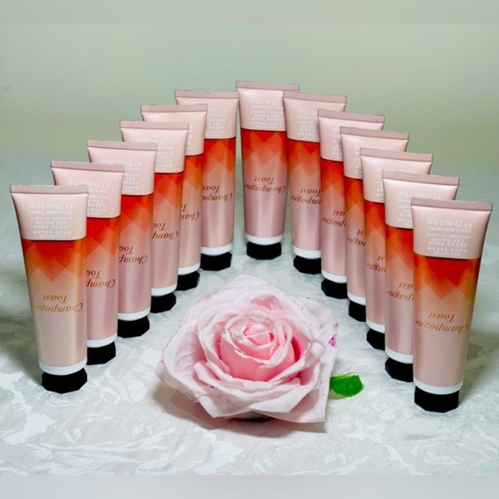 ❗️HOST PICK❗️BRAND NEW BATH & BODY WORKS HAND CREAM CHAMPAGNE TOAST